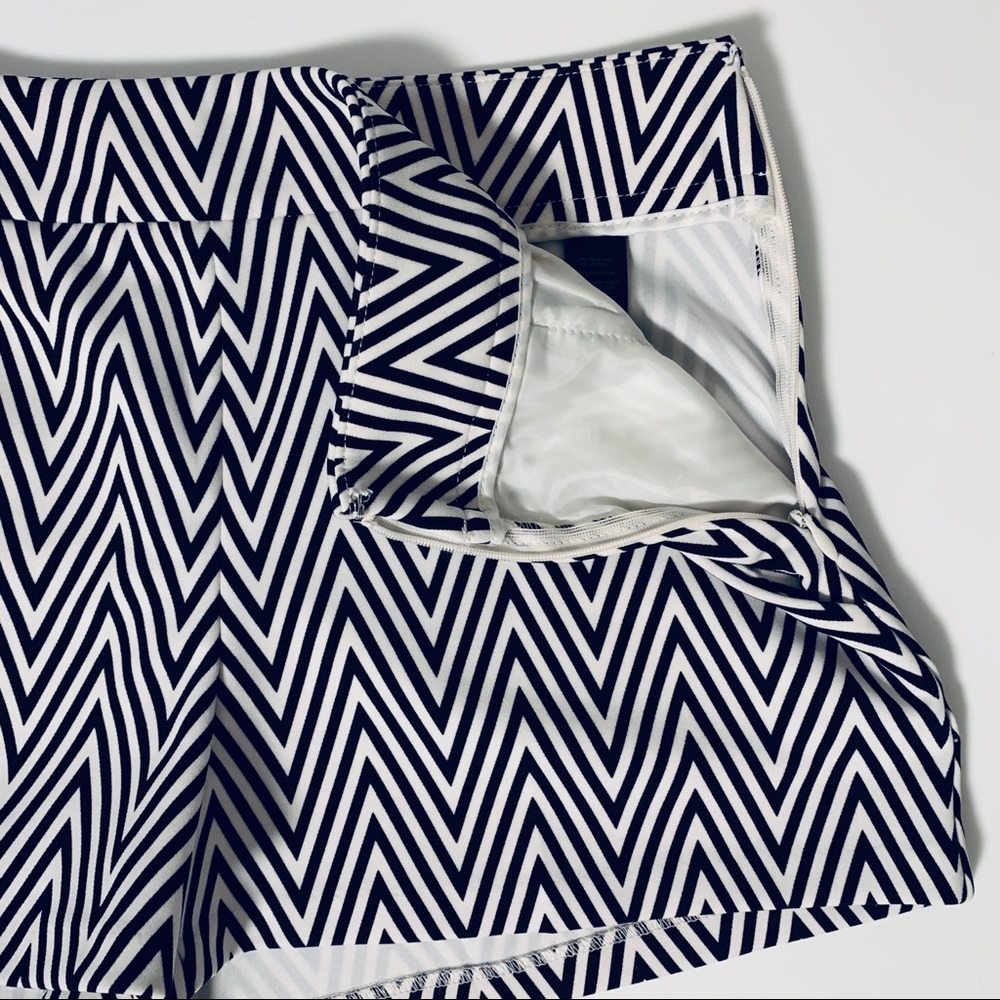 Express Chevron B&W Shorts